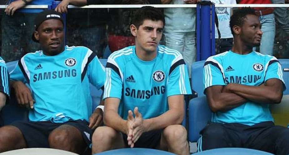 Courteous Chelsea players welcome Thibaut Courtois