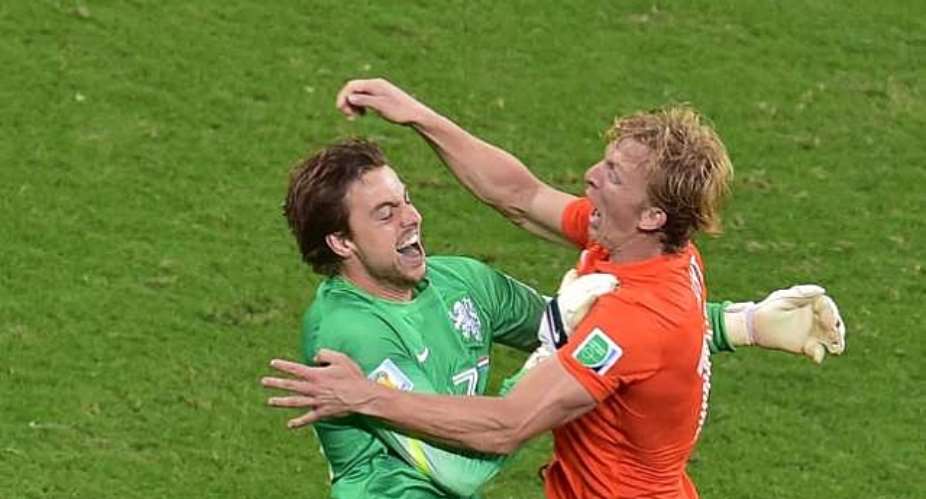 Netherlands' Dirk Kuyt hails Louis van Gaal for Tim Krul substitution