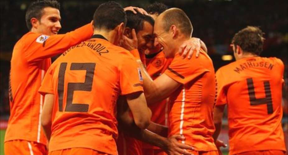 The Netherlands survive a late fightback from Uruguay to win 3-2 and go through to their first World Cup final since 1978.