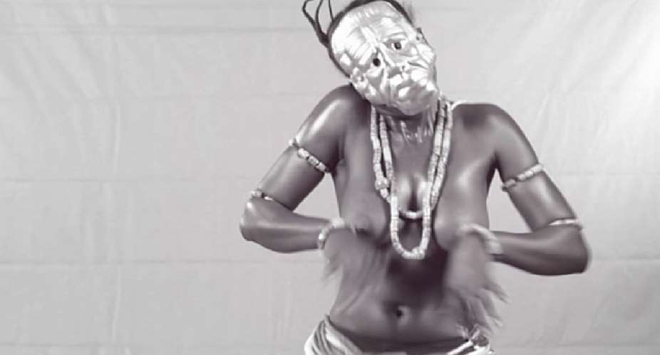 Exposed! Akoo Nana Displays Raw Breasts In New Video