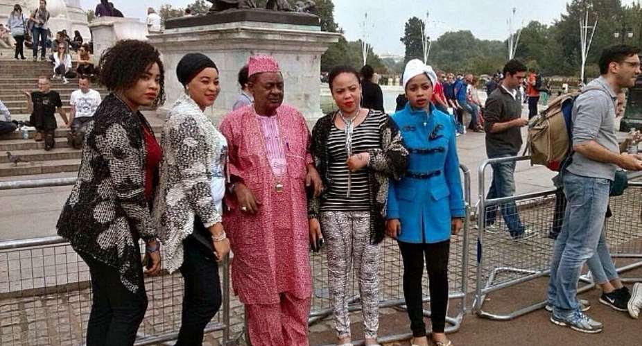 ALAAFIN OF OYO AND HIS WIVES VISIT BUCKINGHAM PALACE PICTURES