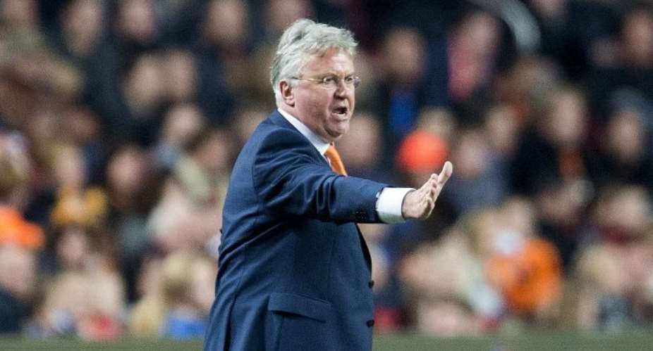 Guus Hiddink quits as Netherlands coach