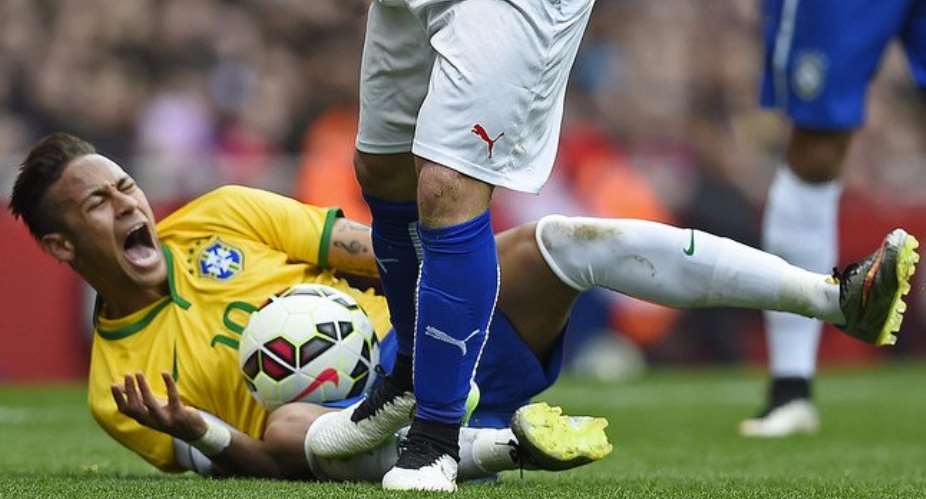 Crying Neymar wails for more ref protection after Gary Medel stamp