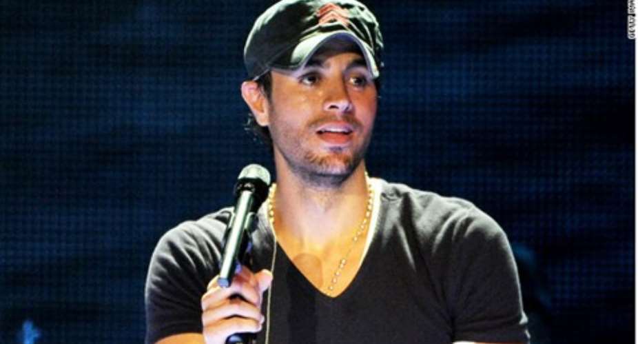Enrique Iglesias performs at The Staples Center on August 16, 2012 in Los Angeles, California