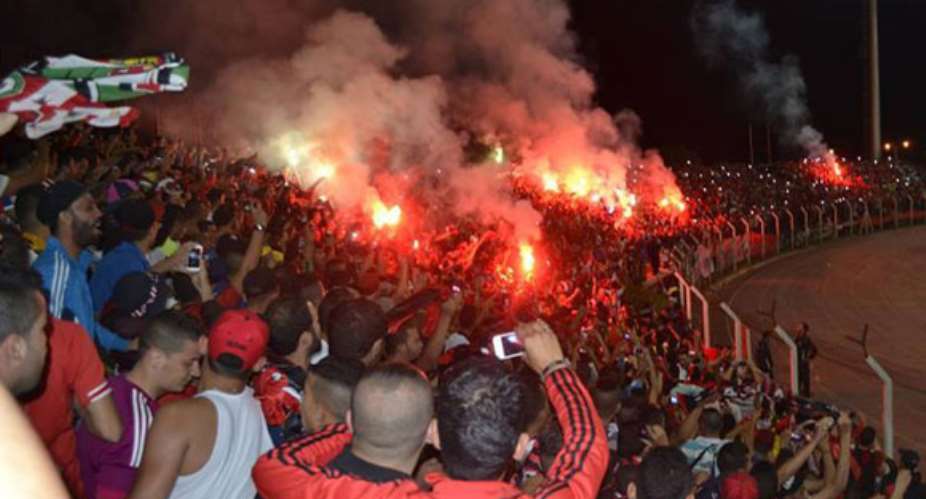 USM Alger fans celebrating