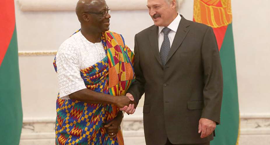 Lukashenko Receives New Ambassadors