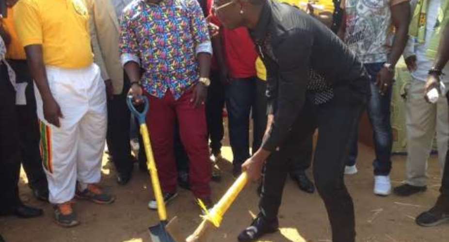 Gyan cuts sod for Astroturf project at Accra Academy