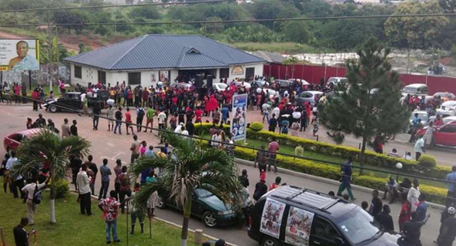 Hundreds gather for Kumasi 'Dumsor' demo