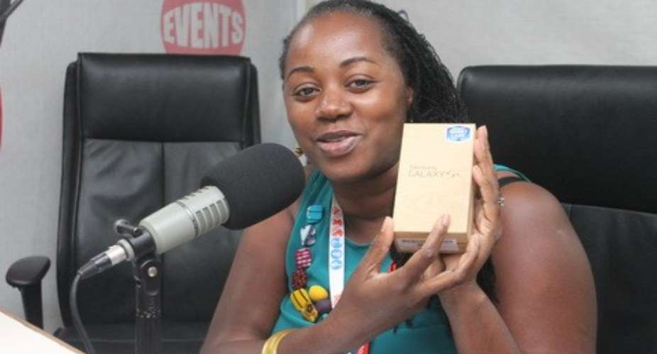 Carmen Bruce-Annan holding up the Samsung Galaxy S4