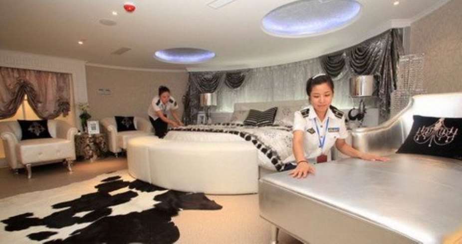 A 275m-long aircraft carrier has been transformed into a theme park and 148-room luxury hotel in northern China. (Binhai Theme Park)