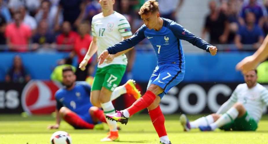 France come from behind to beat ten-man Ireland