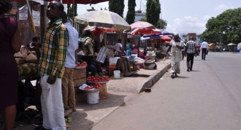 Hawkers invade pavements in Accra Business District