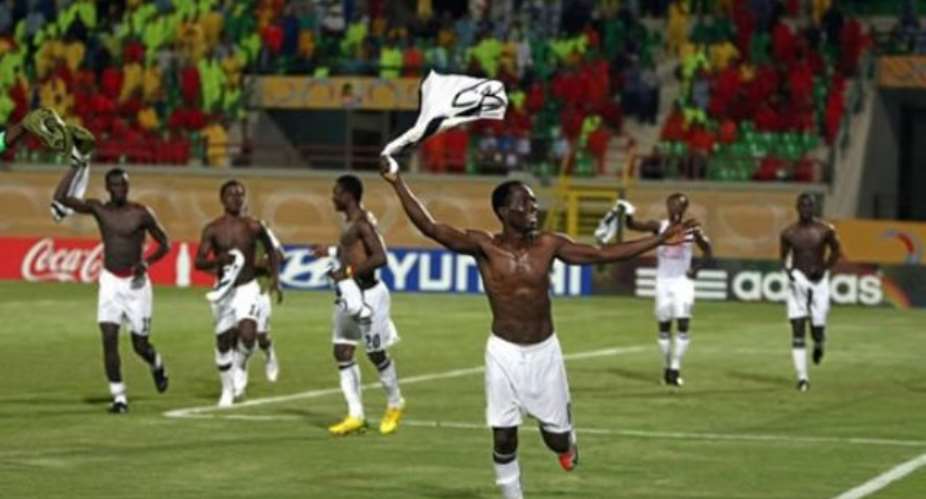 Agyemang Badu leading his teammates to celebrate Ghanas victory