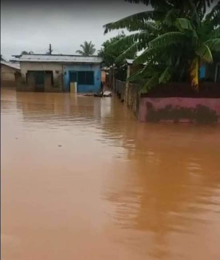 It's Here Again! As Heavy Downpour Wreaks Havoc In Parts Of Accra [Photos]