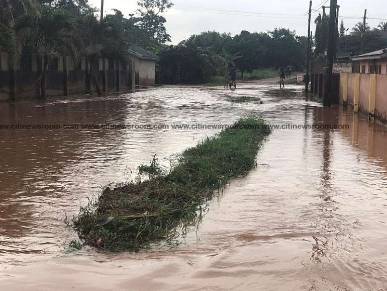1010202023609-i41p266ffa-accra-floods-5