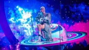 Katy Perry Gets Stuck In Mid-Air During Tennessee Concert