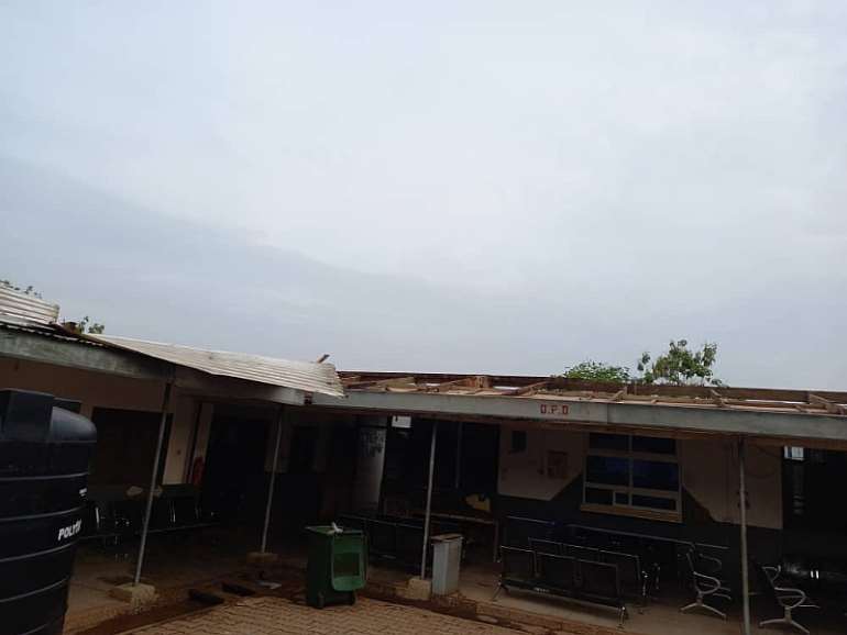 2162021110603-0f72ylkxxs-rainstorm-rips-off-roofing-sheets-of-kumawu-polyclinic-4.jpeg