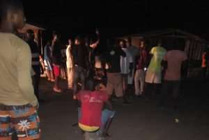 Nuaso residents burn tires to protest "Dumsor"