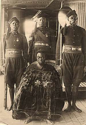 Oba Ovonramwen, during whose reign the British looted the Benin Bronzes, with guards on board ship on his way to exile in Calabar in 1897 .His overflowing gown covers the shackles the king is wearing on his feet.