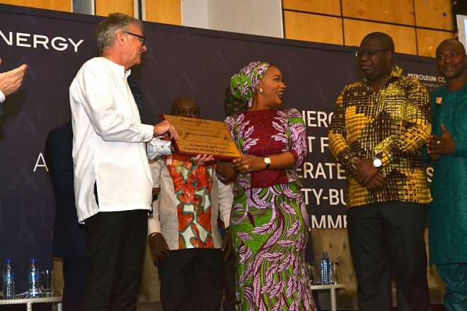 Jan Helge Skogen, Country Manager, presents the plaque commemorating the start of Aker Energy's AOGC support to Her Excellency Hajia Samira Bawumia.