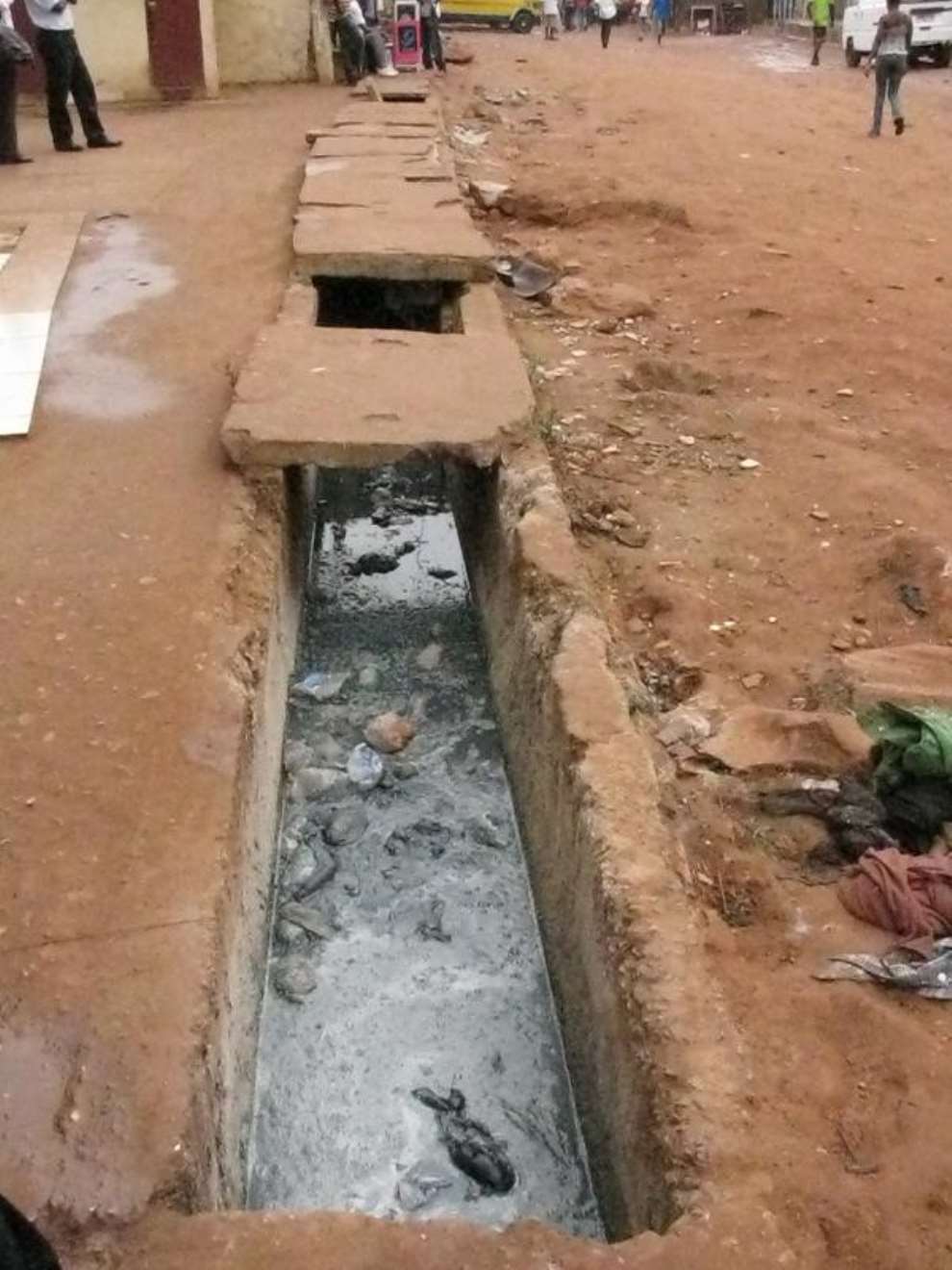 Drainage canal in Japan is so clean they even have koi in it pics