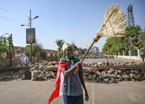 Thousands of demonstrators began to gather in front of the Sudanese army headquarters in early April. By OZAN KOSE (AFP)