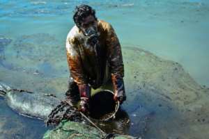 Thousands of volunteers, many smeared head-to-toe in black sludge, are marshalling along the coastline in a desperate attempt to hold back the oily tide. By Jean Aurelio PRUDENCE (L'Express Maurice/AFP)