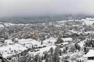The ski lodge where the migrants have been installed may have great views, but it is 45 kilometres from the nearest town. By Sakis MITROLIDIS (AFP)