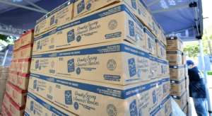 The United States remains the worst-hit nation, with food banks preparing to try to alleviate some of the problems facing the poor. By Frederic J. BROWN (AFP)