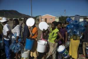 Thirst: People stand in line for water in Bezuidenhoutville township. By Guillem Sartorio (AFP)