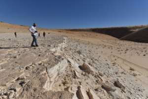 This handout photo shows a view of the edge of the Alathar ancient lake deposit and surrounding landscape. By Badar ZAHRANI (Badar ZAHRANI/AFP)