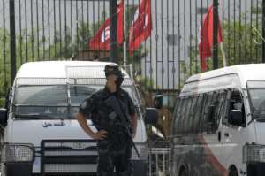 Tunisian police stand guard outside the parliament in Tunis on July 27, 2021. By FETHI BELAID (AFP)