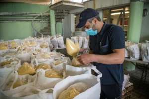 Volunteers prepare food donations for single mothers. By FADEL SENNA (AFP)