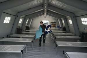 Volunteers set up an emergency field hospital in New York's Central Park. By Bryan R. Smith (AFP)