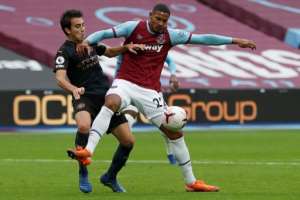 West Ham United forward Sebastien Haller (R) has received a first call-up for the Ivory Coast.. By PAUL CHILDS (POOL/AFP)