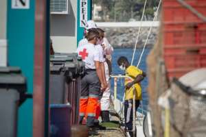 A migrant arrives at the port of Arguineguin. By DESIREE MARTIN (AFP/File)