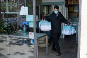 A delivery man leaves a restaurant with food for health workers in Barcelona. By Josep LAGO (AFP)