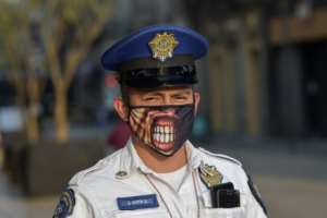 A policeman wearing a face mask in Mexico City. By PEDRO PARDO (AFP)
