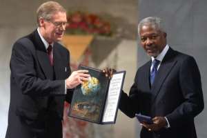 Annan is awarded the Nobel Peace Prize jointly with the UN in 2001 