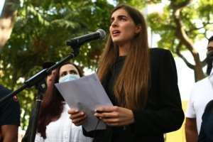 Camilla Fabri, the wife of Colombian businessman Alex Saab, who was extradited to the United States, speaks during a demonstration demanding his release, in Caracas, Venezuela, on October 17, 2021. By Federico PARRA (AFP)