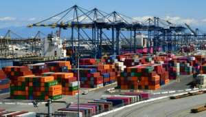 Containers are seen at the Port of Los Angeles on March 26, 2020 as the economy faces severe pressure from the coronavirus. By Frederic J. BROWN (AFP)