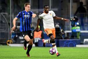 Geoffrey Kondogbia (R) outruns an Inter Milan opponent while playing for Valencia in the Champions League this year. By Vincenzo PINTO (AFP)