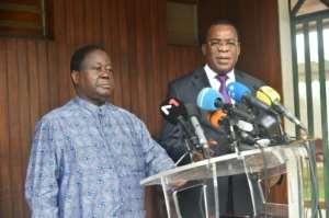 Ivorian opposition leaders Henri Konan Bedie (L) and Pascal Affi N'Guessan (R) had called for a boycott.  By SIA KAMBOU (AFP)