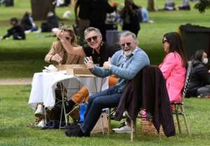 Melbourne's five million inhabitants, confined for more than 100 days, were from Sunday allowed to leave their homes for more than two hours a day. By William WEST (AFP)