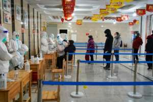 Millions of people have been locked down again in China in a fight to control a fresh outbreak that has now claimed its first victim. By STR (AFP)