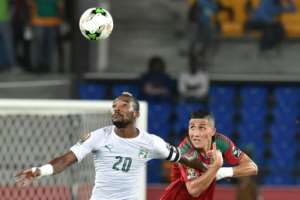 Morocco's midfielder Faycal Fajr (R) challenges Ivory Coast's midfielder Serey Die during the 2017 Africa Cup of Nations group C football match between Morocco and Ivory Coast in Oyem on January 24, 2017