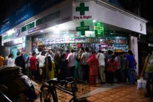 People gather at a pharmacy in Mumbai following the Indian prime minister's announcement of a government-imposed nationwide lockdown. By Indranil MUKHERJEE (AFP)
