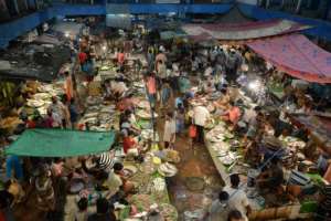 People shop at a fish market in Kolkata after the state government in India's West Bengal eased lockdown restrictions. By Mainak BAGCHI (AFP)