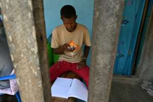 Poor internet connection is a problem for many students. By ISSOUF SANOGO (AFP)