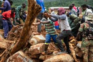 Residents joined military personnel in the search for survivors in Ngangu township Chimanimani, eastern Zimbabwe. By ZINYANGE AUNTONY (AFP)